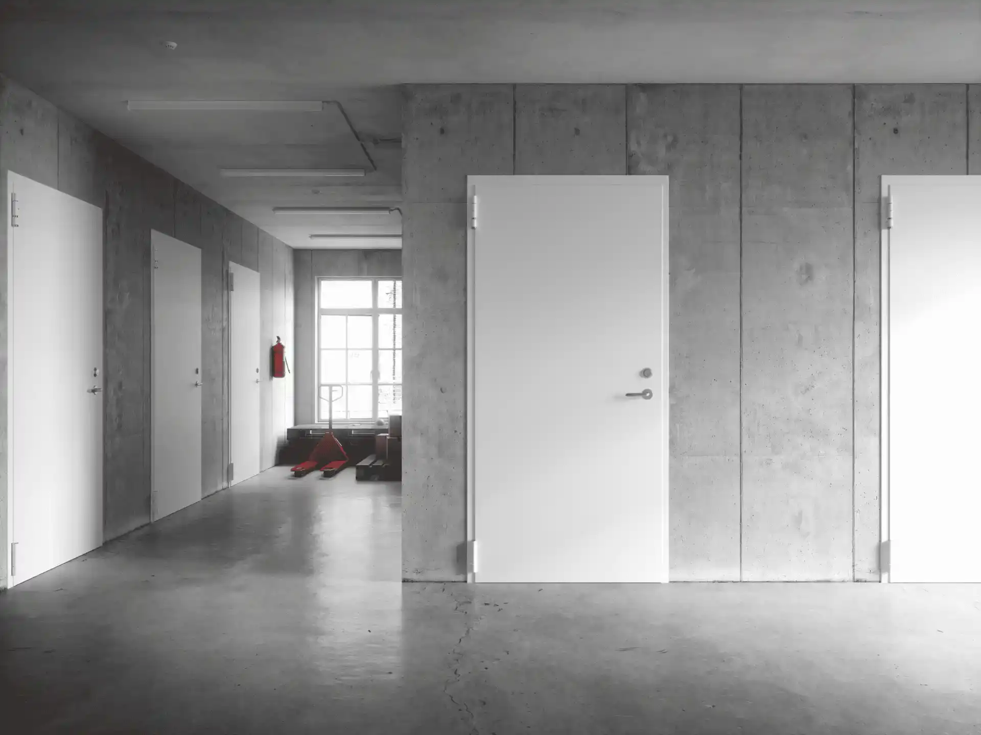 Stainless dørsystemer i moderne industrielle omgivelser.