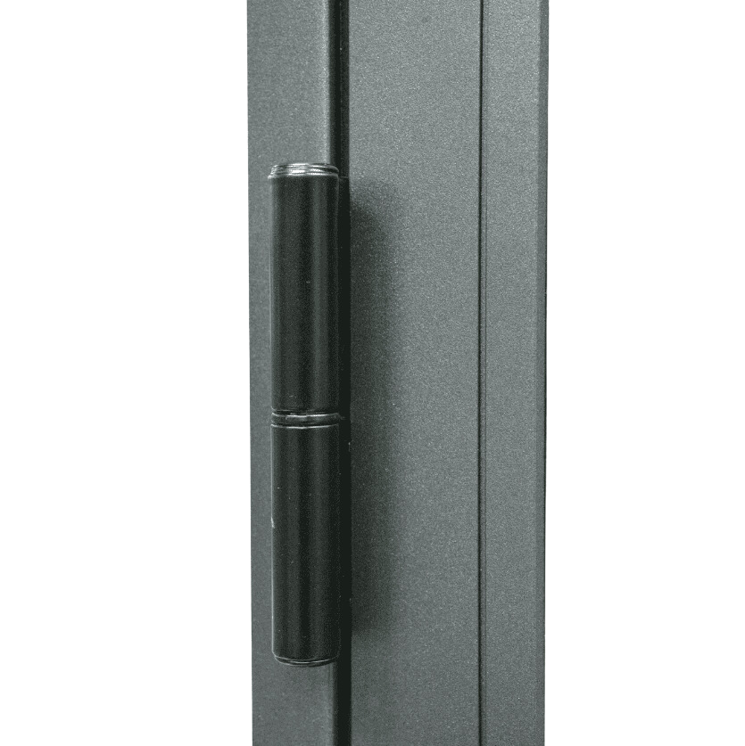 Rustfrit metal håndtag på dør, moderne design og holdbarhed.