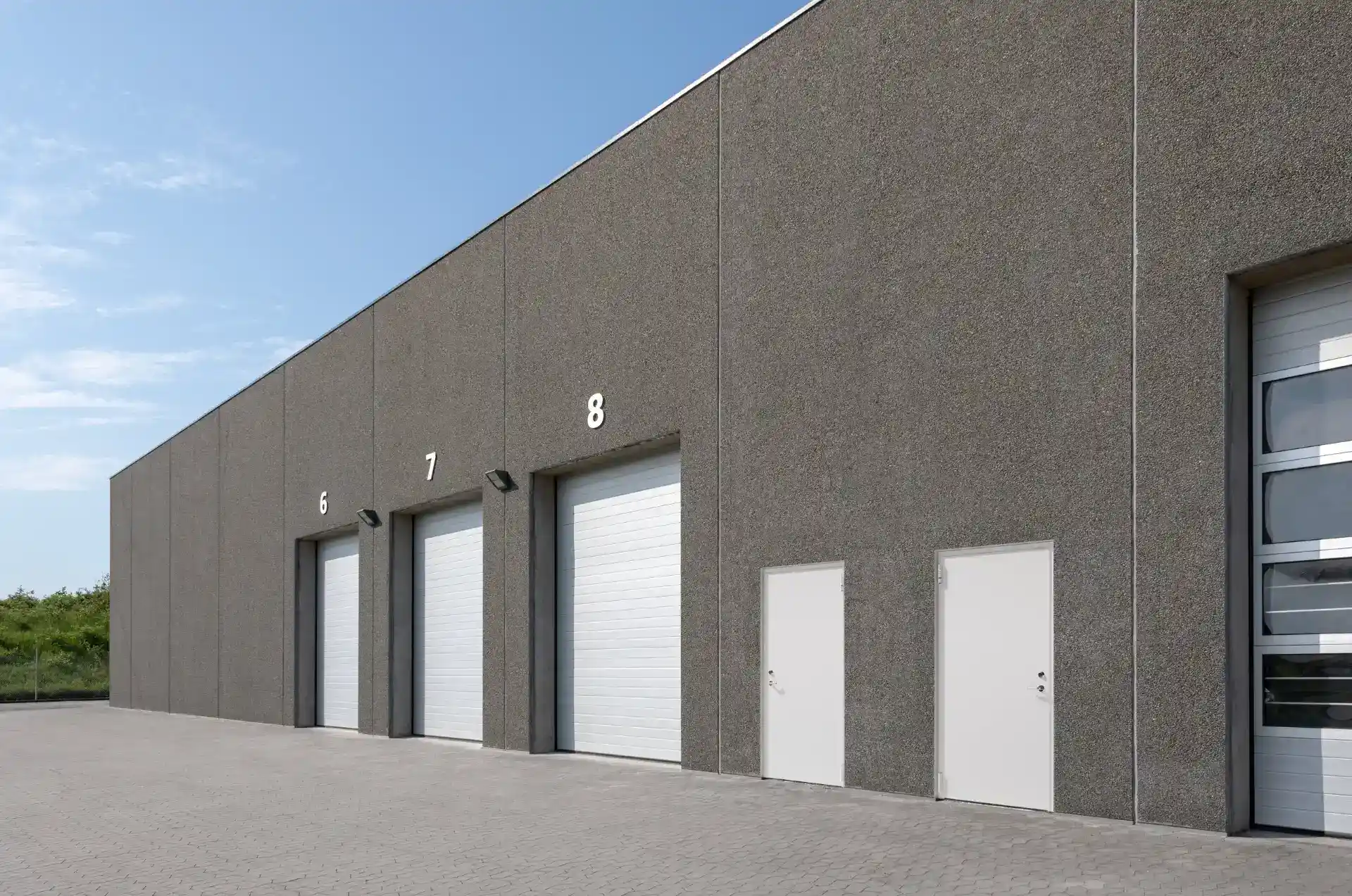 Holdbar metalindgangs Medisering for indretning og renovering af industrielle bygninger.