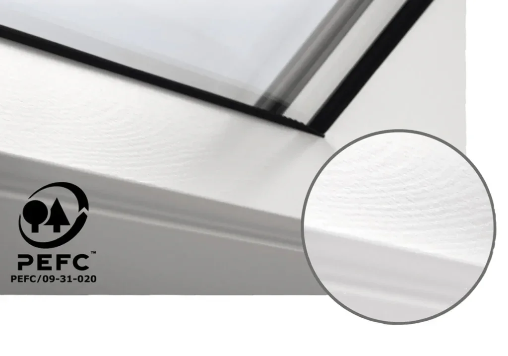 Højkvalitets energibesparende vinduesglas med PEFC-mærkning.